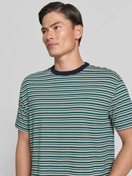 T-shirt o kroju regular fit z dodatkiem Mcneal zielona