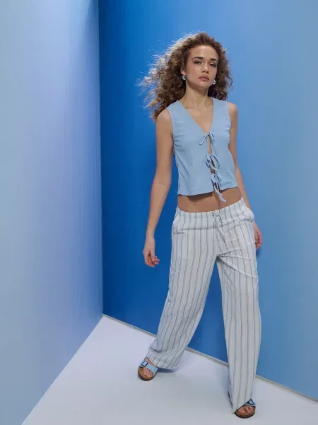 Жилет з декоративним зав’язуванням блакитний