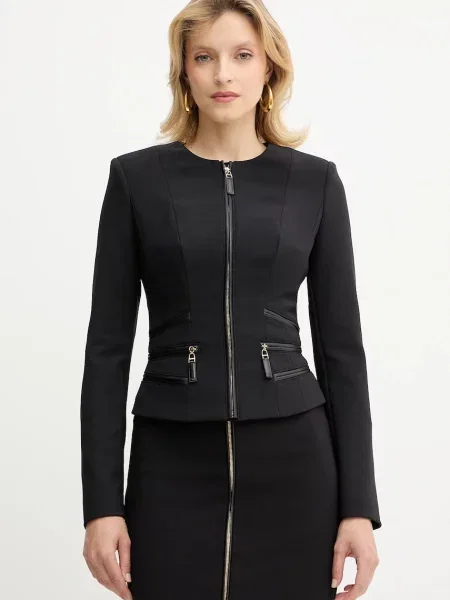 Elisabetta Franchi sacou un singur rând de uni negru