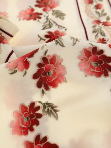 Fular Chloé de mătase cu model floral cu imagine
