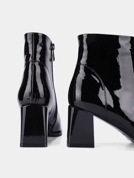 Кожаные лаковые ботильоны Attizzare черные