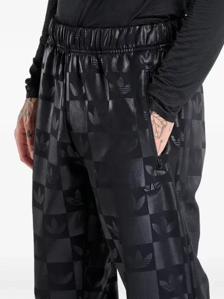 Turistika mini kraťasy Adidas s potiskem černé