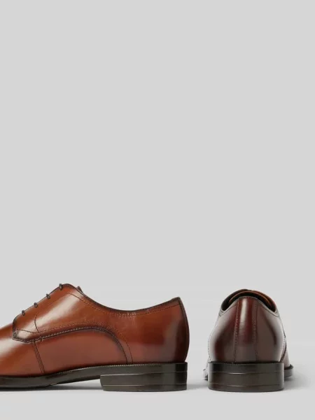 Buty derby skórzane z detalami z logo model ‘Tayil’ Boss brązowe