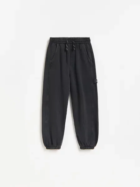 Reserved Baggy jogger nadrág koptatott hatással fekete