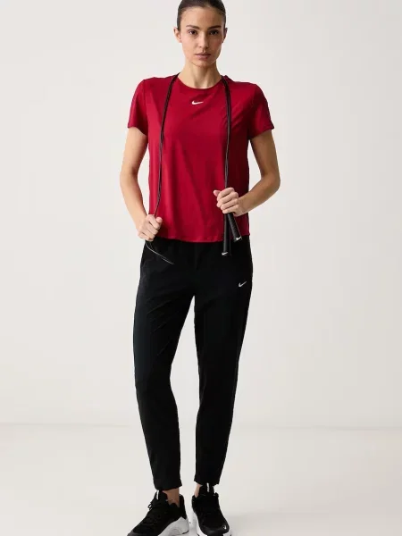 Классическая футболка Nike