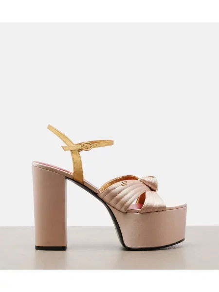 Sandale Valentino Garavani din satin cu platformă roz