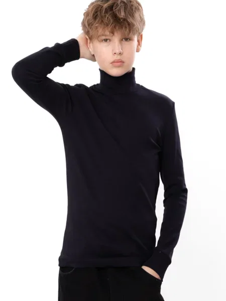 Гольф свитер носи своє синий