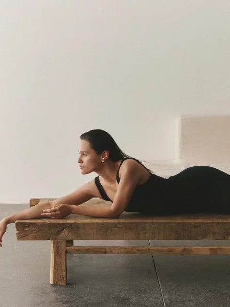 Сукня MUUV. Fendu midi облягаюча чорний