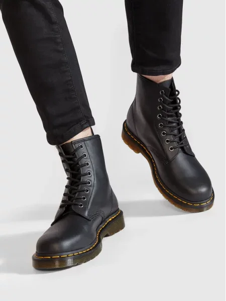 Auliniai batai Dr. Martens juoda
