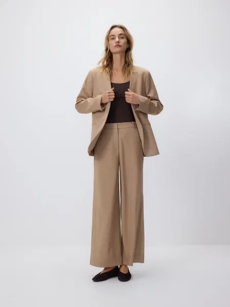 Reserved Гладкий блейзер бежевий