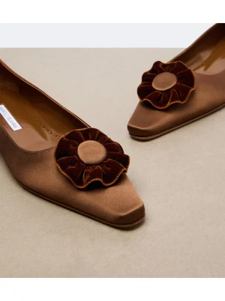 Balerini Manolo Blahnik din satin maro