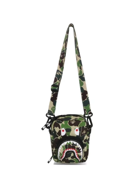 Geantă crossbody A Bathing Ape® cu imagine cu model camuflaj verde