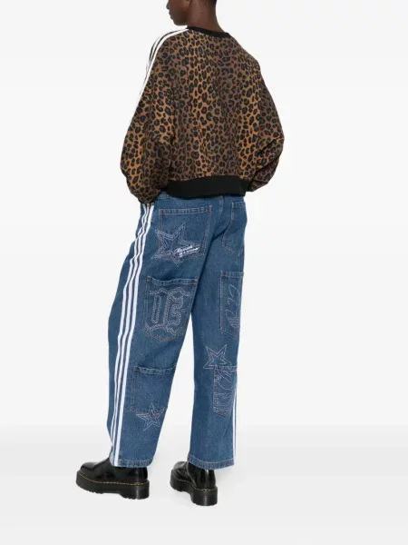 Szeroka koszulka Adidas z przetarciami z dżerseju biała