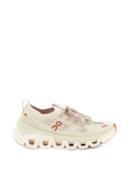 Sneakerși On