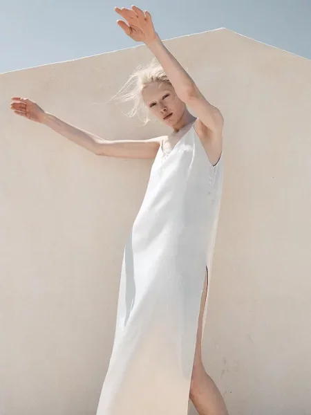 MUUV. sukienka FEU maxi prosta beżowy