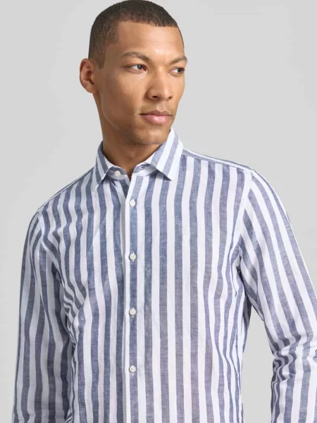 Koszula o kroju slim fit biznes z kołnierzykiem typu kent model Pit' Joop! Collection
