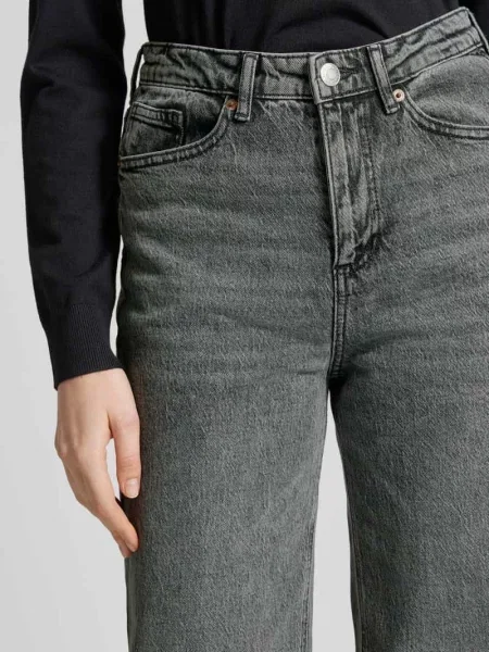 Jeansy z szeroką nogawką z nitami model ‘TESSA’ Vero Moda