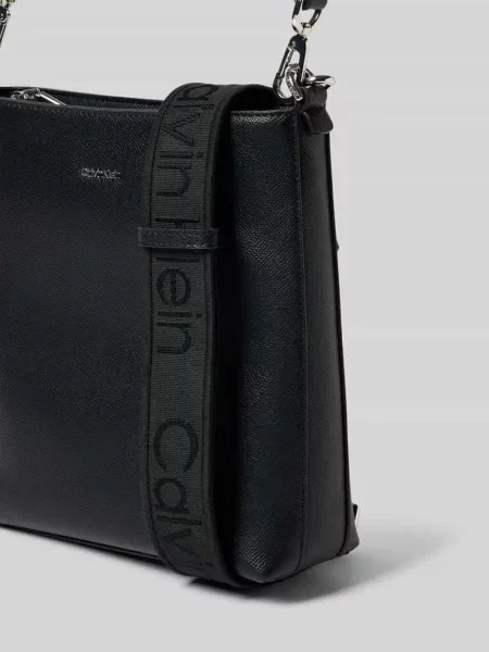 Mała torebka crossbody Calvin Klein skórzana czarna