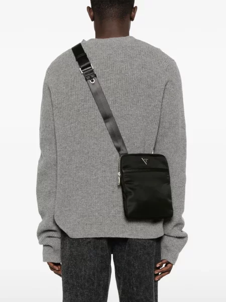 Crossbody taška Guess s autogramem černá