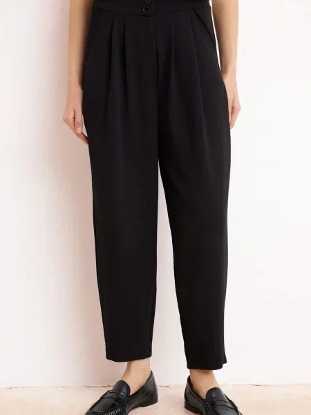 Trendyol Pantaloni cutați negru