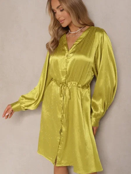 Koszulowa Sukienka z Satyny Ozdobiona Cyrkoniami i Miledis zielona