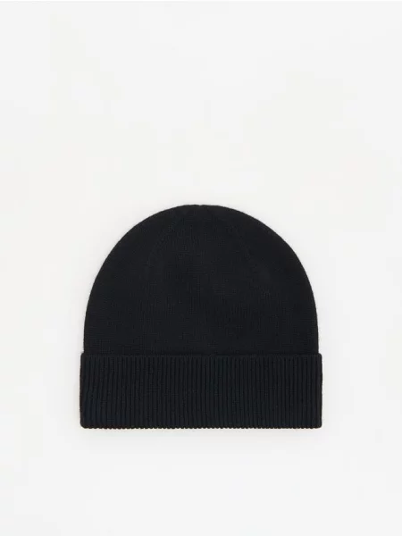 Reserved Vlnená čiapka beanie čierna