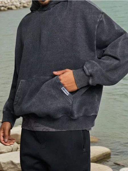 Sinsay Bluza hoodie z efektem sprania czarny