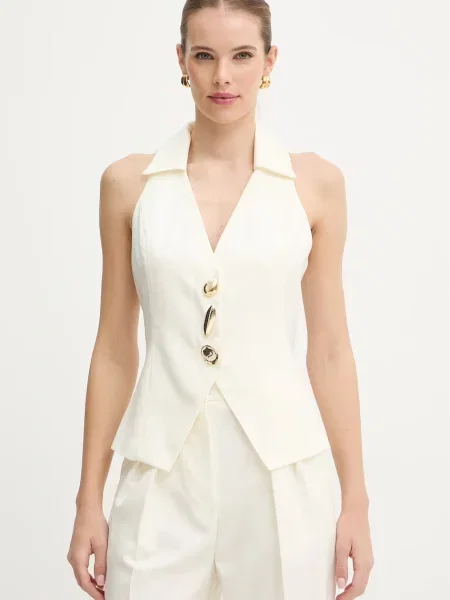 Simona Corsellini vestă bej
