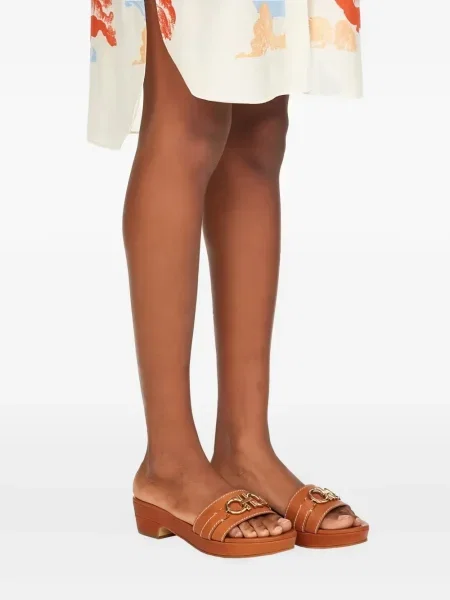 Sandale Ferragamo din piele maro