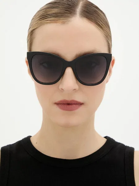 Солнцезащитные очки Love Moschino черные