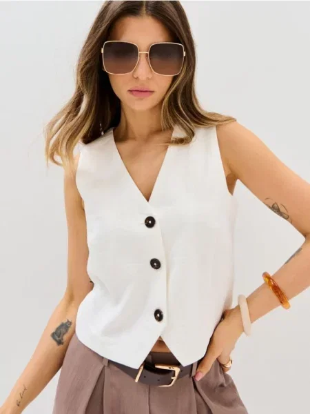 Класичний жилет під костюм кремовий