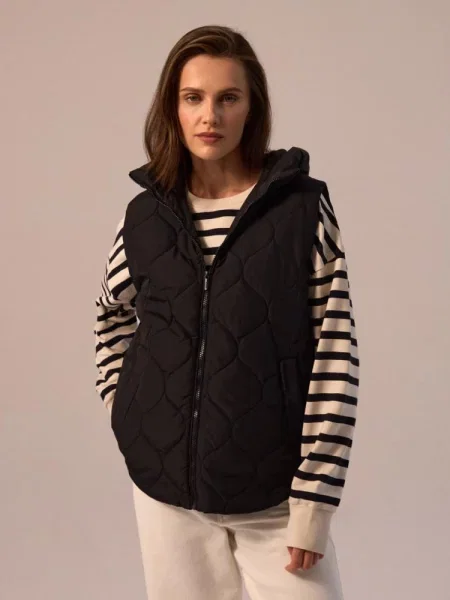 Жилет з утеплювачем DIVERSE Basantina чорний