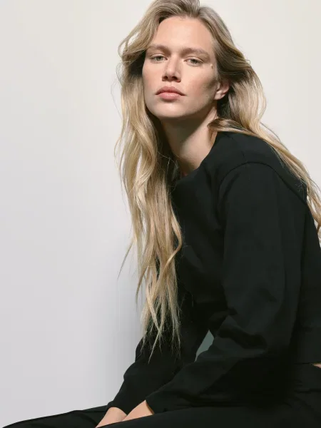 Reserved Гладкий світшот чорний