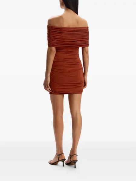 Rochie mini 12 Storeez cu volane cu umerii deschiși maro
