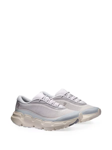Sneakerși On