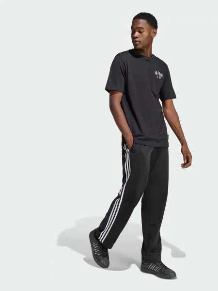 Футболка adidas чорний