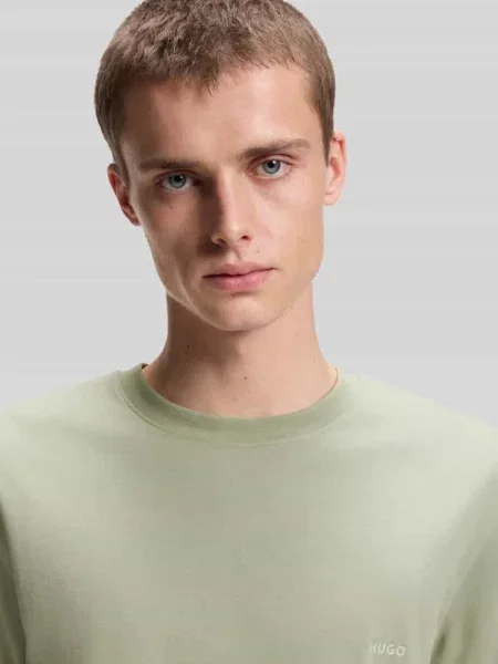 T-shirt o kroju relaxed fit z nadrukiem z tyłu Hugo zielona