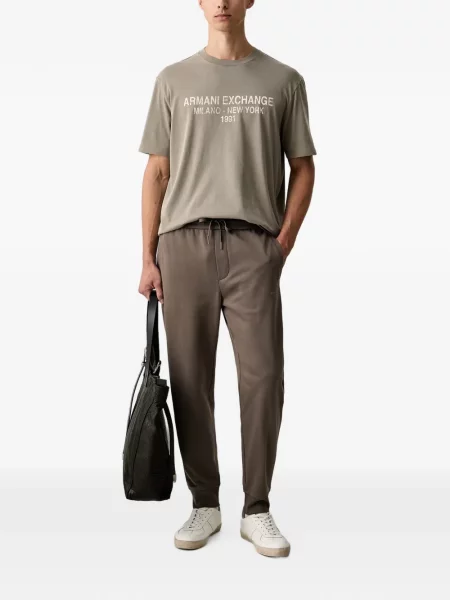 Τρέξιμο παντελόνι Armani Exchange με σχέδιο με κορδόνι καφέ