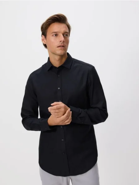 Reserved Koszula slim z bawełny egipskiej czarny