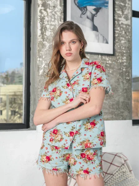 Легкая женская пижама с шортами