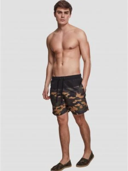Slip de baie Urban Classics cu model camuflaj negru