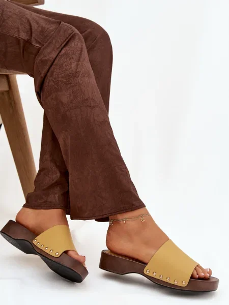 Pantofle Boto s nýty hnědé