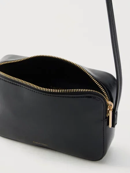 Calvin Klein Geantă Foil Logo Glossy  negru