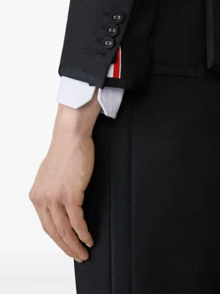 Costum Thom Browne de costum negru