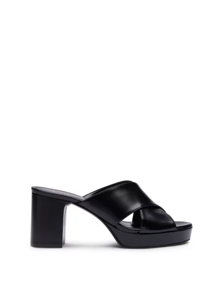 Klapki Stuart Weitzman na platformie czarne