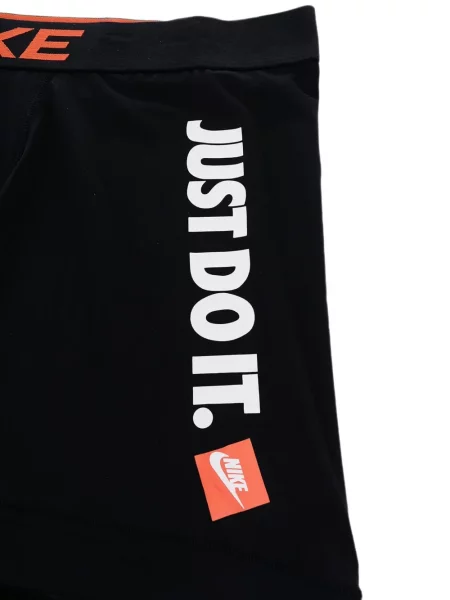 Scurt chiloți Nike cu imagine cu model floral negru