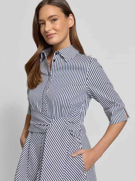 Sukienka koszulowa do kolan z wiązanym Christian Berg Woman Selection granatowa