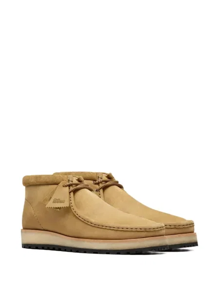 Велурени боти Clarks Originals с връзки кафяво
