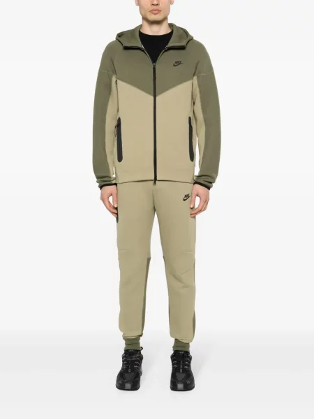 Zúžené kalhoty Nike černé