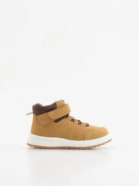 Reserved Pantofi cu scai bej